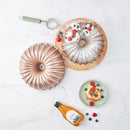 KARACA CAKE PRO Moule en fonte rose-gold KARACA CAKE PRO Dilimli Rosegold döküm kek kalıbı KARACA CAKE PRO Rosegold Gusseiserne kuchenform mit ensätzen